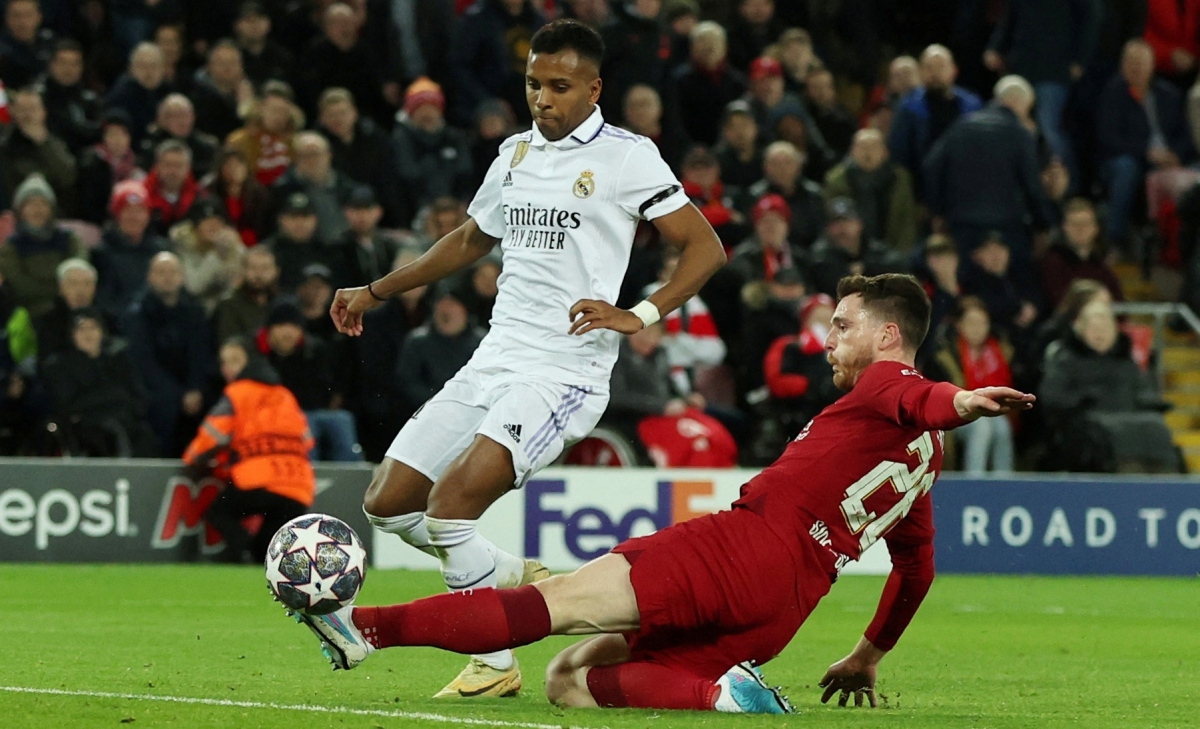 vinicius va benzema ruc sang, real madrid thang huy diet liverpool hinh anh 12