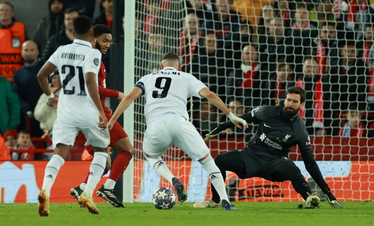 vinicius va benzema ruc sang, real madrid thang huy diet liverpool hinh anh 16