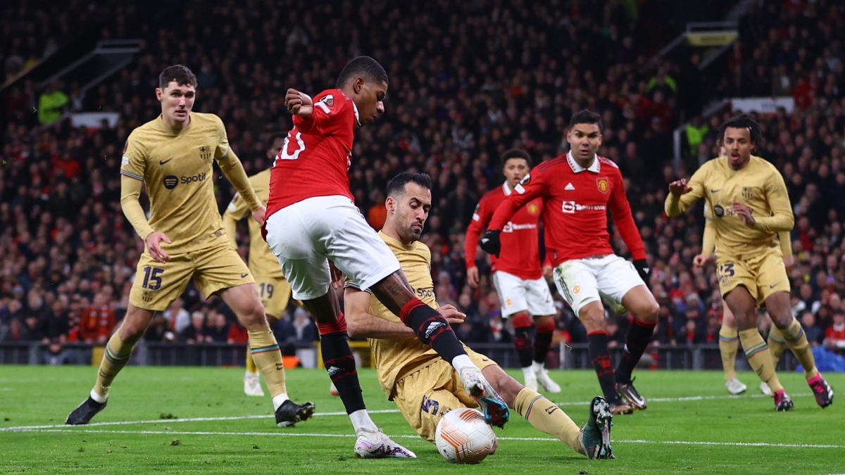 toan canh mu 2-1 barca vu dieu samba dua quy do tien buoc o europa league hinh anh 8