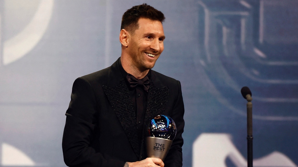 messi gianh giai thuong fifa the best 2022 hinh anh 2