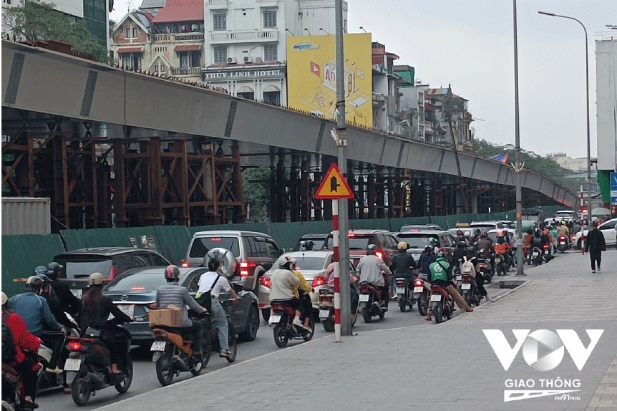 vat va xoay xo vi rao chan nut giao chua boc - pham ngoc thach hinh anh 3