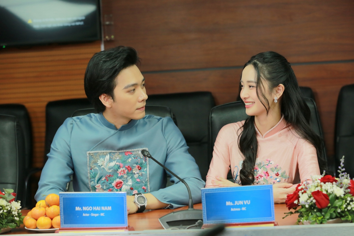 jun vu, hai nam bat ngo lam mc chuong trinh hen ho thuc te tai han quoc hinh anh 3