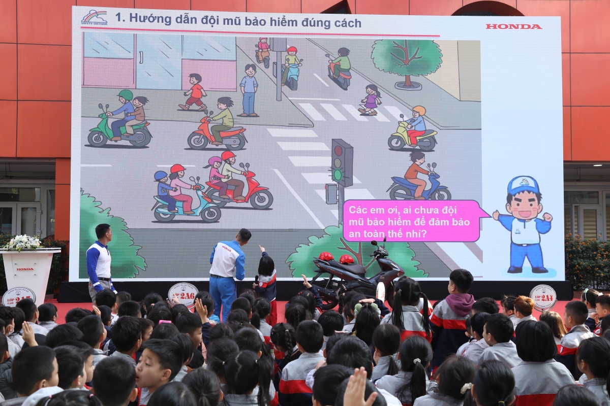 honda viet nam trao tang hang tram nghin mu bao hiem cho hoc sinh tieu hoc hinh anh 4