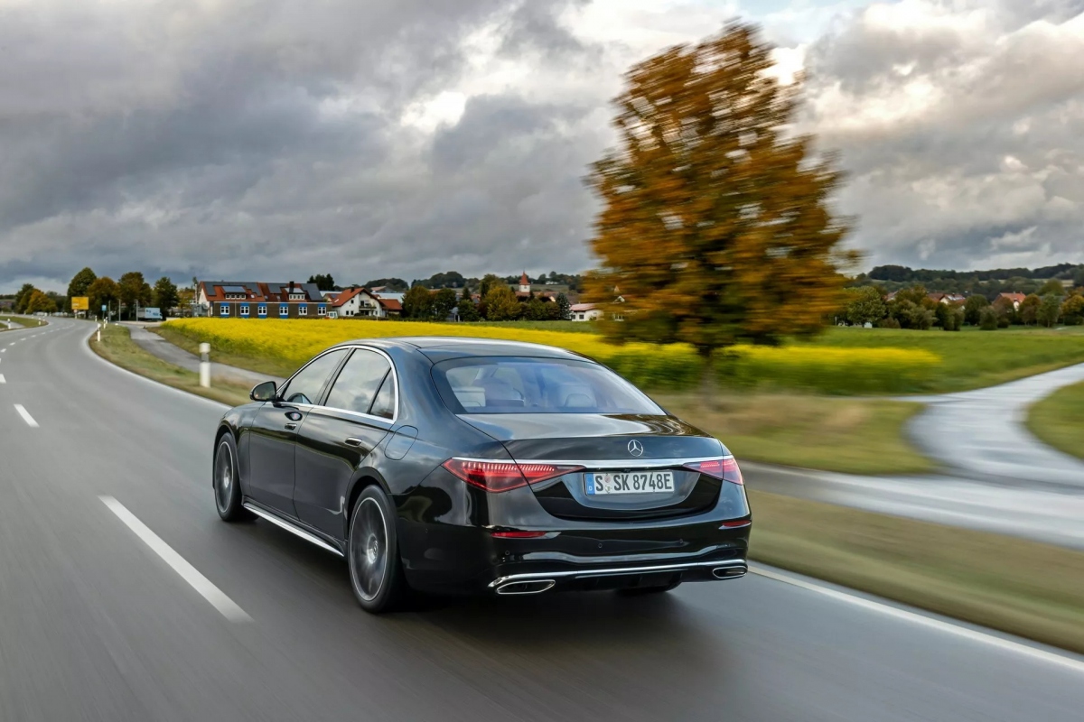mercedes s-class phev moi co gia cao hon eqs hinh anh 3