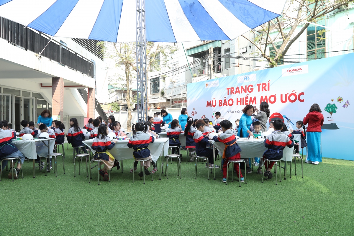 honda viet nam trao tang hang tram nghin mu bao hiem cho hoc sinh tieu hoc hinh anh 5