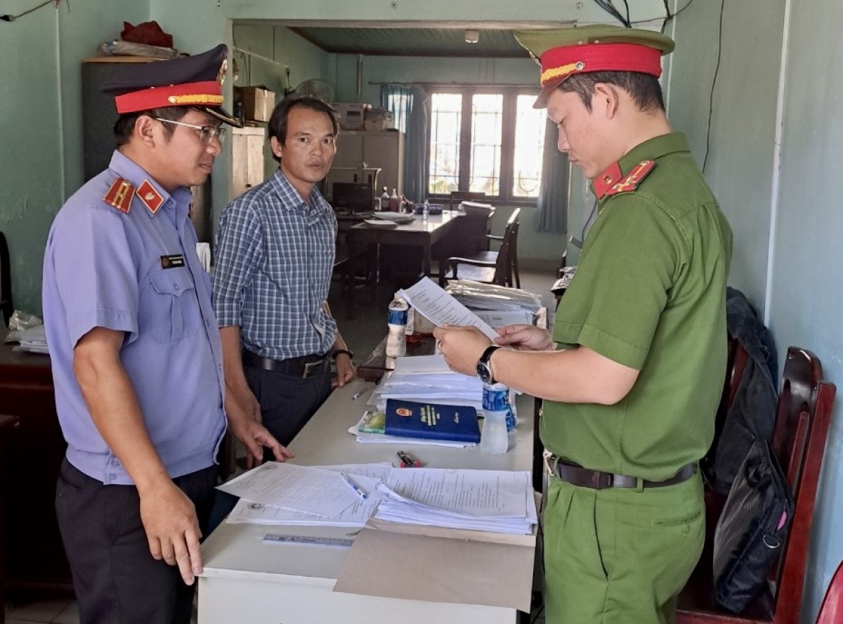 cán bộ địa chính xã cố tình làm sai quy định về quản lý đất hình ảnh 1 can bo dia chinh xa co tinh lam sai quy dinh ve quan ly dat hinh anh 1