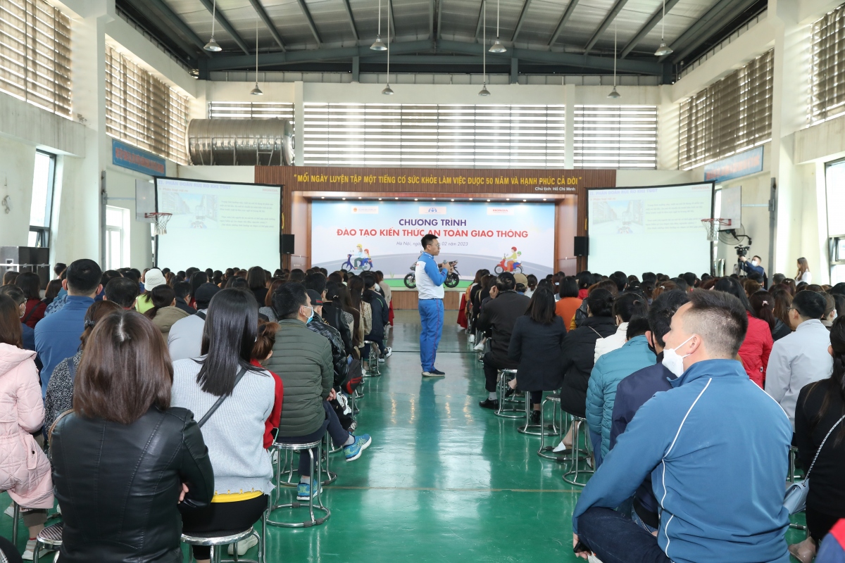 honda viet nam trao tang hang tram nghin mu bao hiem cho hoc sinh tieu hoc hinh anh 8