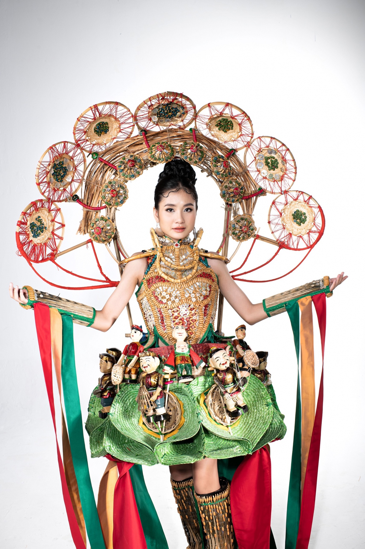 hoa hau nguyen thanh ha sang ai cap du thi hoa hau moi truong the gioi hinh anh 2