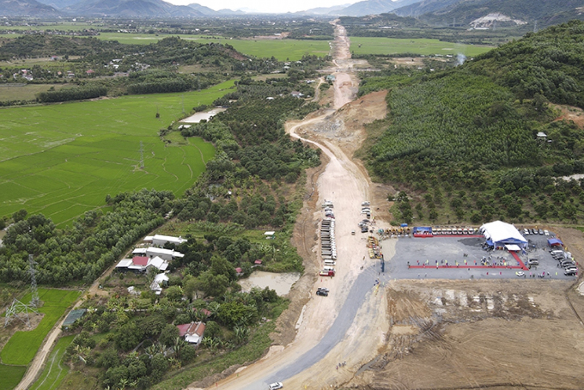 số hộ dân tái định cư dự án vân phong - nha trang của huyện vạn ninh giảm một nửa hình ảnh 1 so ho dan tai dinh cu du an van phong - nha trang cua huyen van ninh giam mot nua hinh anh 1