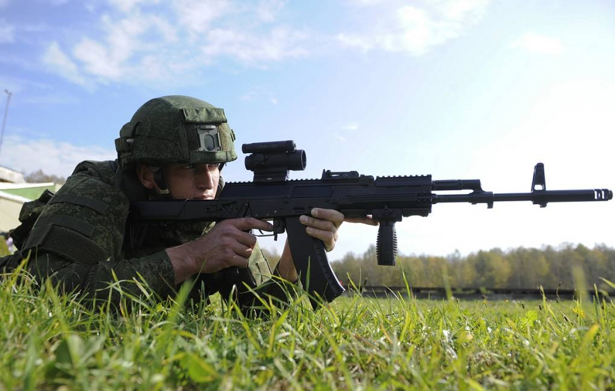 nga đưa lô súng trường tấn công ak-12 mới điều chỉnh tới chiến trường ukraine hình ảnh 1 nga dua lo sung truong tan cong ak-12 moi dieu chinh toi chien truong ukraine hinh anh 1