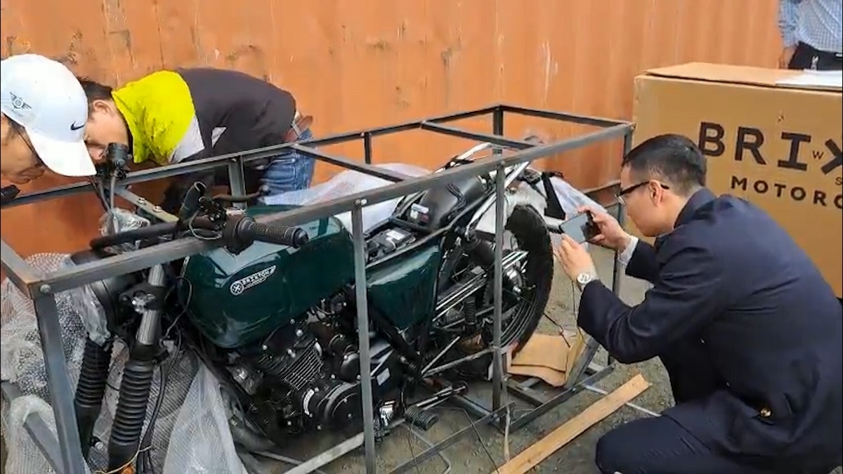 hải quan thu giữ lô xe mô tô trị giá khoảng 3 tỷ đồng hình ảnh 1 hai quan thu giu lo xe mo to tri gia khoang 3 ty dong hinh anh 1