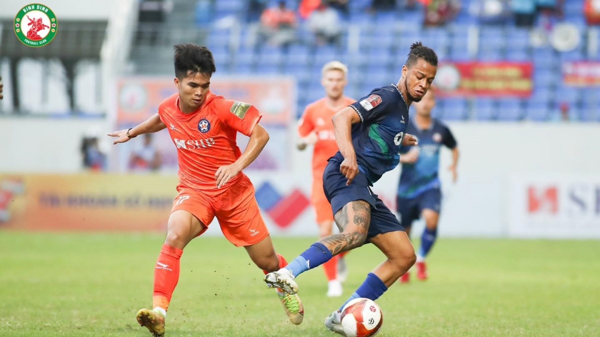 van lam, rafaelson dua binh Dinh len dau bang v-league 2023 hinh anh 2