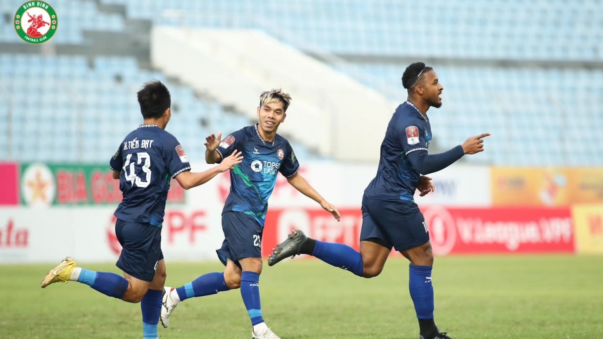 van lam, rafaelson dua binh Dinh len dau bang v-league 2023 hinh anh 7