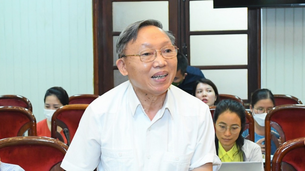 ban khoan viec danh gia can bo tu su guong mau cua nguoi than hinh anh 2