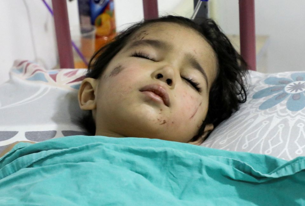 be trai 3 tuoi mat ca gia dinh trong tran dong dat kinh hoang o syria hinh anh 1