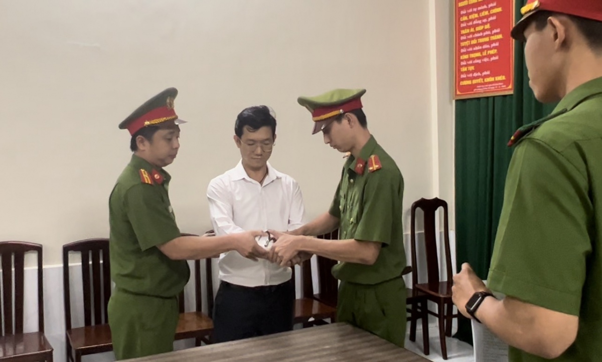 công an tp.hcm thông tin vụ bắt bà hàn ni và tiến sĩ luật Đặng anh quân hình ảnh 1 cong an tp.hcm thong tin vu bat ba han ni va tien si luat Dang anh quan hinh anh 1