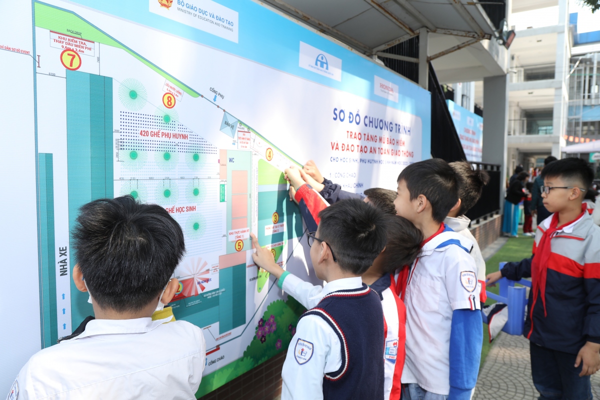 honda viet nam trao tang hang tram nghin mu bao hiem cho hoc sinh tieu hoc hinh anh 7