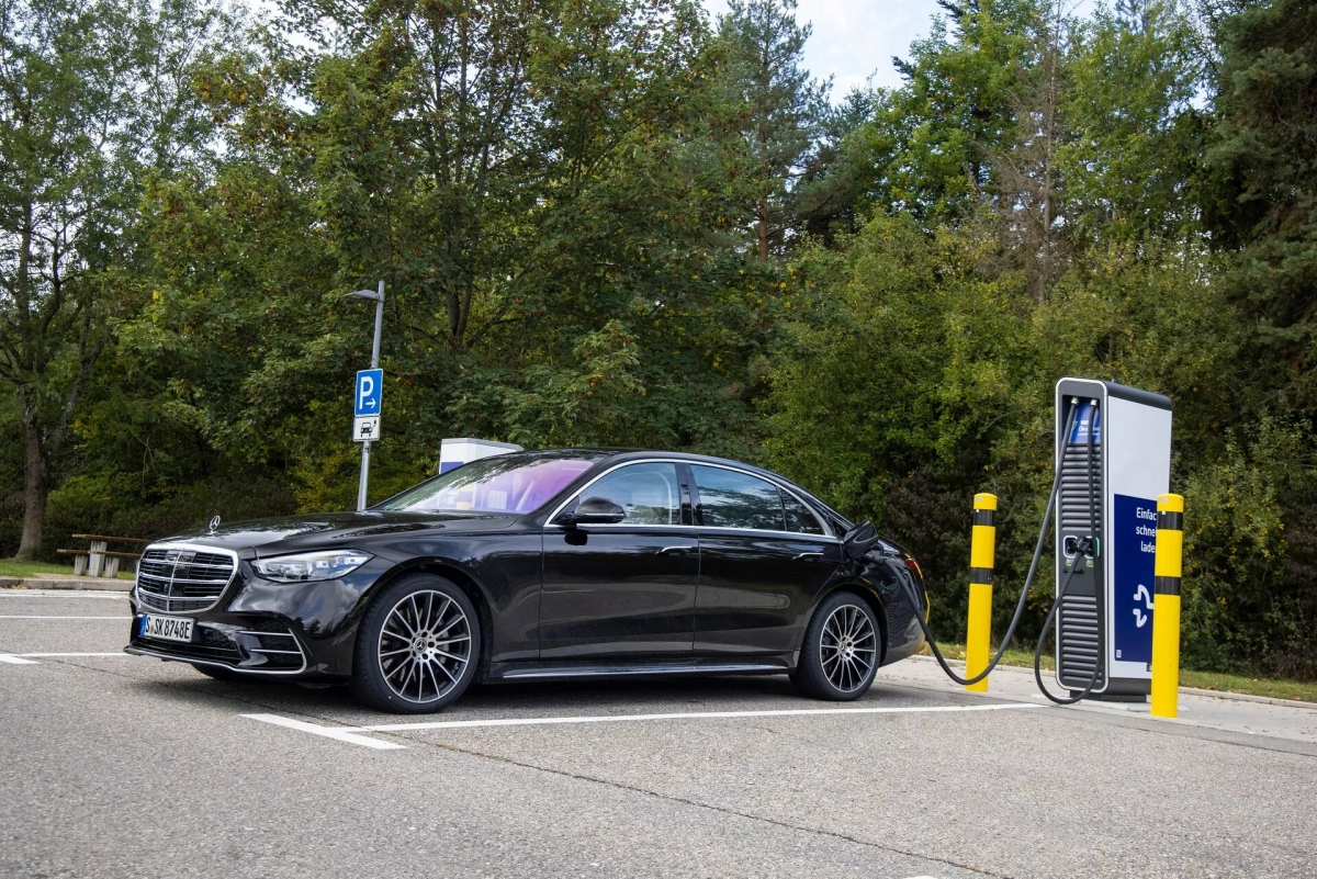 mercedes s-class phev moi co gia cao hon eqs hinh anh 2