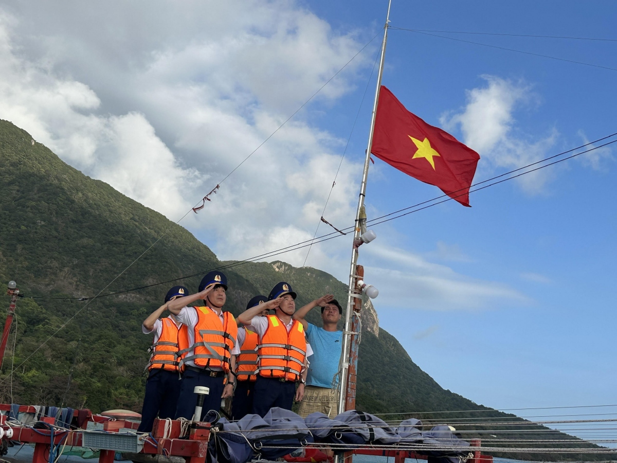 tuan tra khu vuc bien giap ranh quyet tam cham dut tinh trang tau ca khai thac iuu hinh anh 4