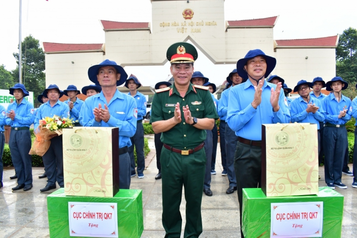 quan khu 7 len duong tim kiem hai cot liet si tai campuchia hinh anh 2