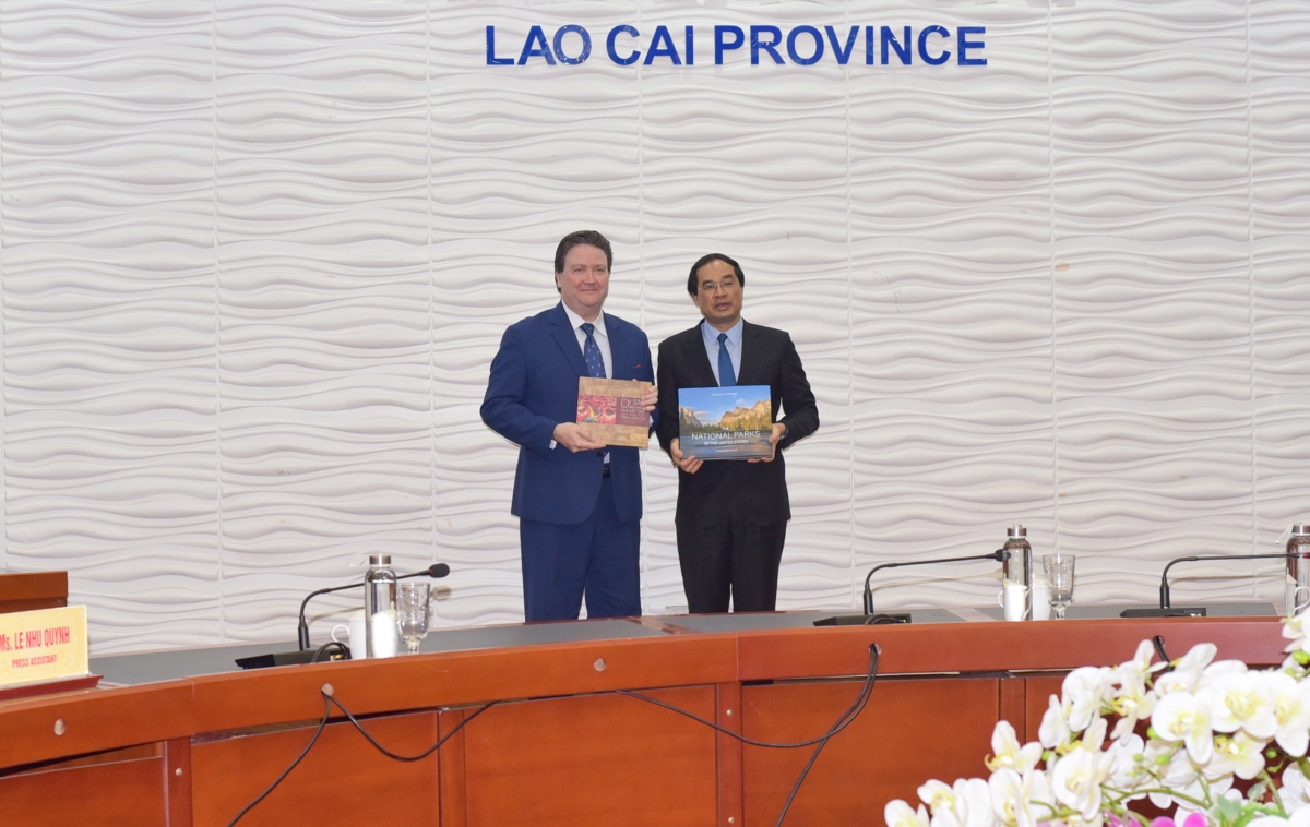 Dai su hoa ky tham va lam viec tai lao cai hinh anh 2