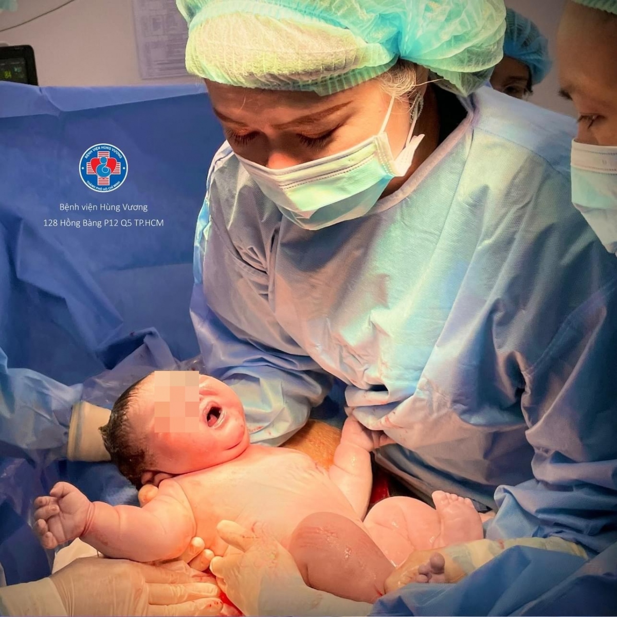 bé sơ sinh nặng gần 6kg hình ảnh 1 be so sinh nang gan 6kg hinh anh 1