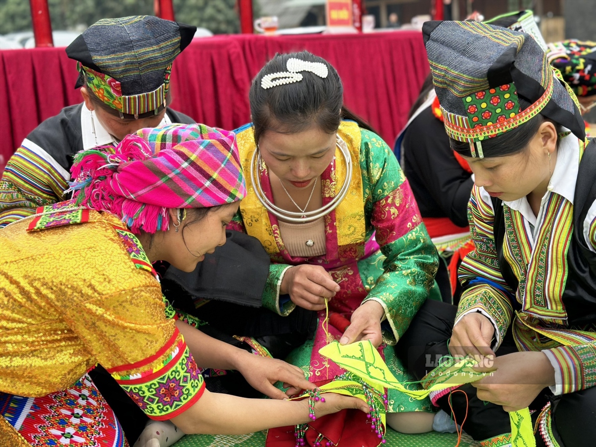 The promotion of traditional brocade weaving in Lam Binh district not only helps to preserve traditional cultural values, but also has a positive effect on building and developing cultural tourism products, creating sustainable livelihood for local people.
