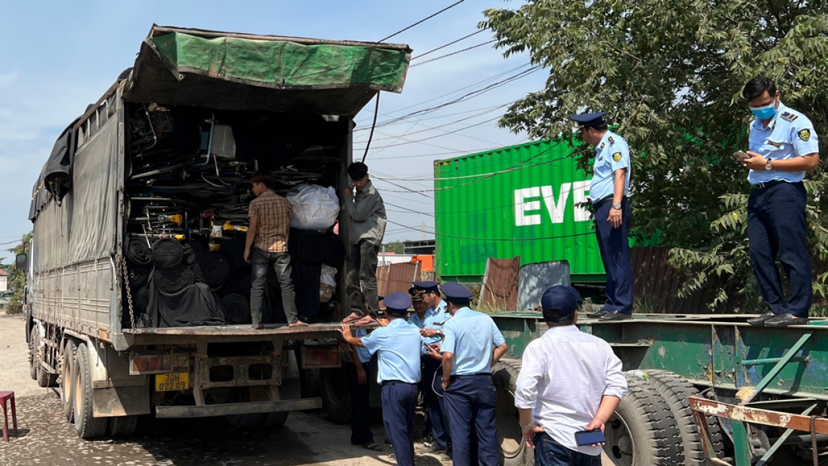 bình dương phát hiện hàng ngàn hộp thuốc giảm béo, chai sữa có dấu hiệu hàng giả hình ảnh 1 binh duong phat hien hang ngan hop thuoc giam beo, chai sua co dau hieu hang gia hinh anh 1