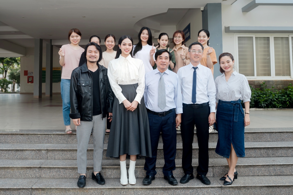 hoa hau huynh thi thanh thuy gian di ve lai truong dai hoc o Da nang hinh anh 5