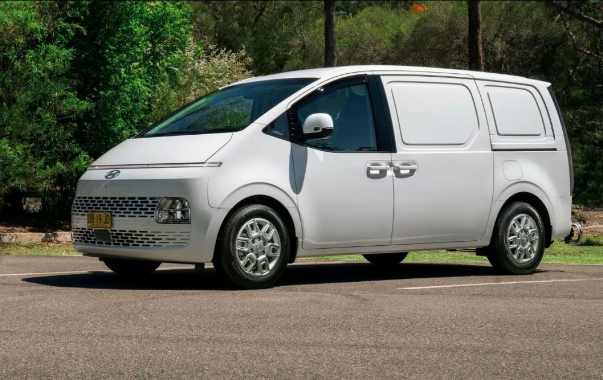 hyundai staria co them phien ban dung dong co diesel hinh anh 2