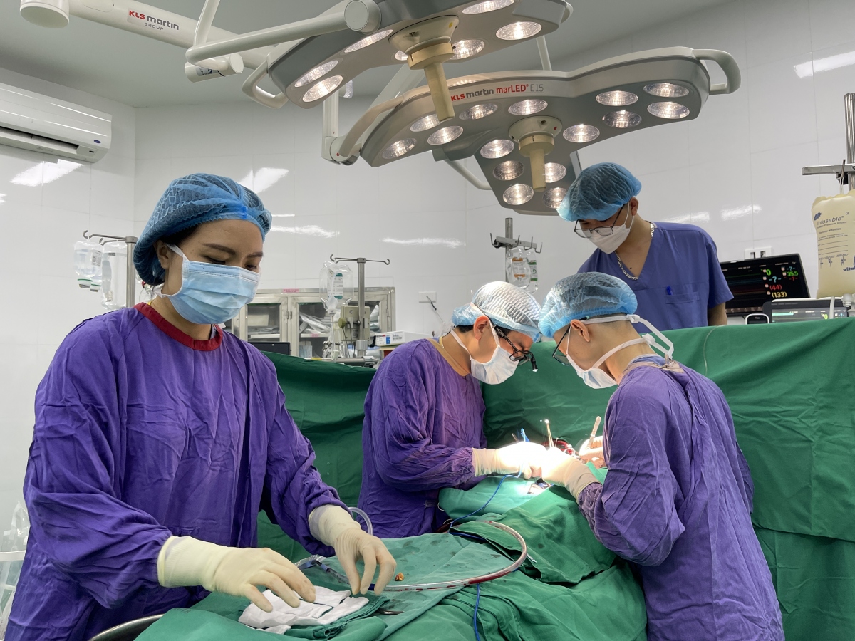 ca ghep da tang tim - than dau tien o viet nam da phuc hoi sau 8 ngay phau thuat hinh anh 2