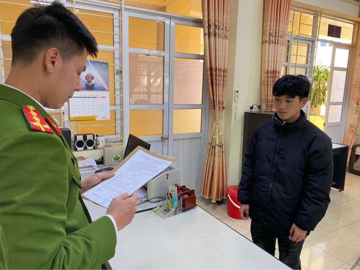 khởi tố nam sinh điều khiển xe máy đâm vào csgt ở cao bằng hình ảnh 1 khoi to nam sinh dieu khien xe may dam vao csgt o cao bang hinh anh 1