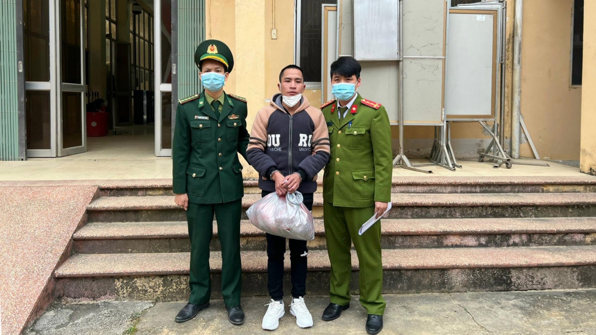 bat giu 2 doi tuong co lenh truy na hinh anh 2