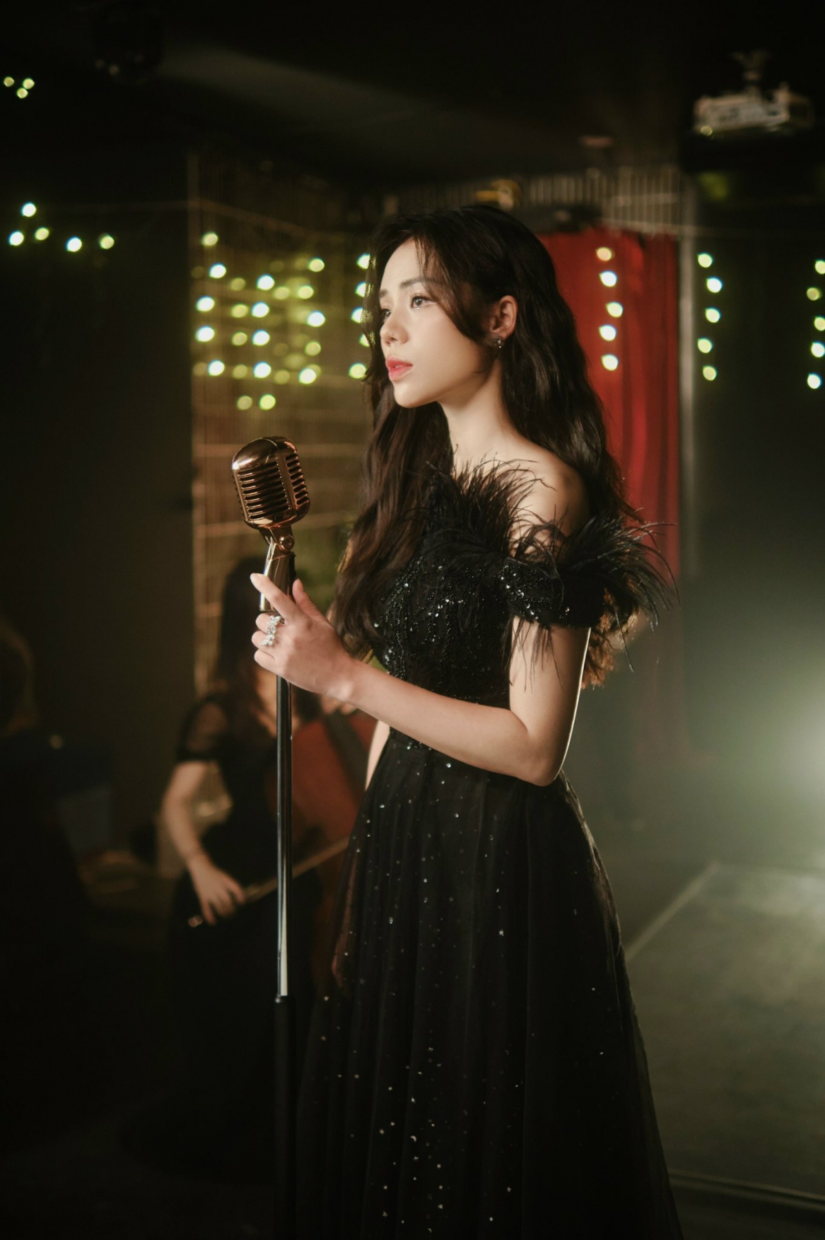 hương ly ra mắt mv đầu tư khủng , thông điệp chữa lành tổn thương gửi đến mọi cô gái hình ảnh 1 huong ly ra mat mv dau tu khung , thong diep chua lanh ton thuong gui den moi co gai hinh anh 1