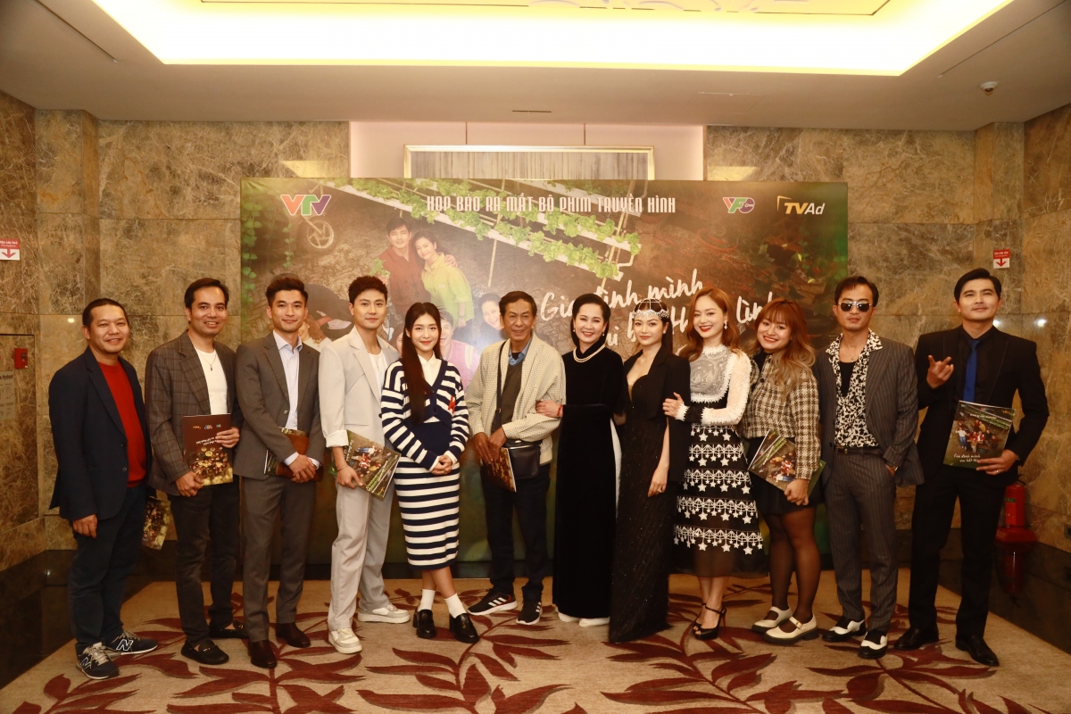 thanh sơn, khả ngân tái xuất trong gia đình mình vui bất thình lình hình ảnh 1 thanh son, kha ngan tai xuat trong gia dinh minh vui bat thinh linh hinh anh 1