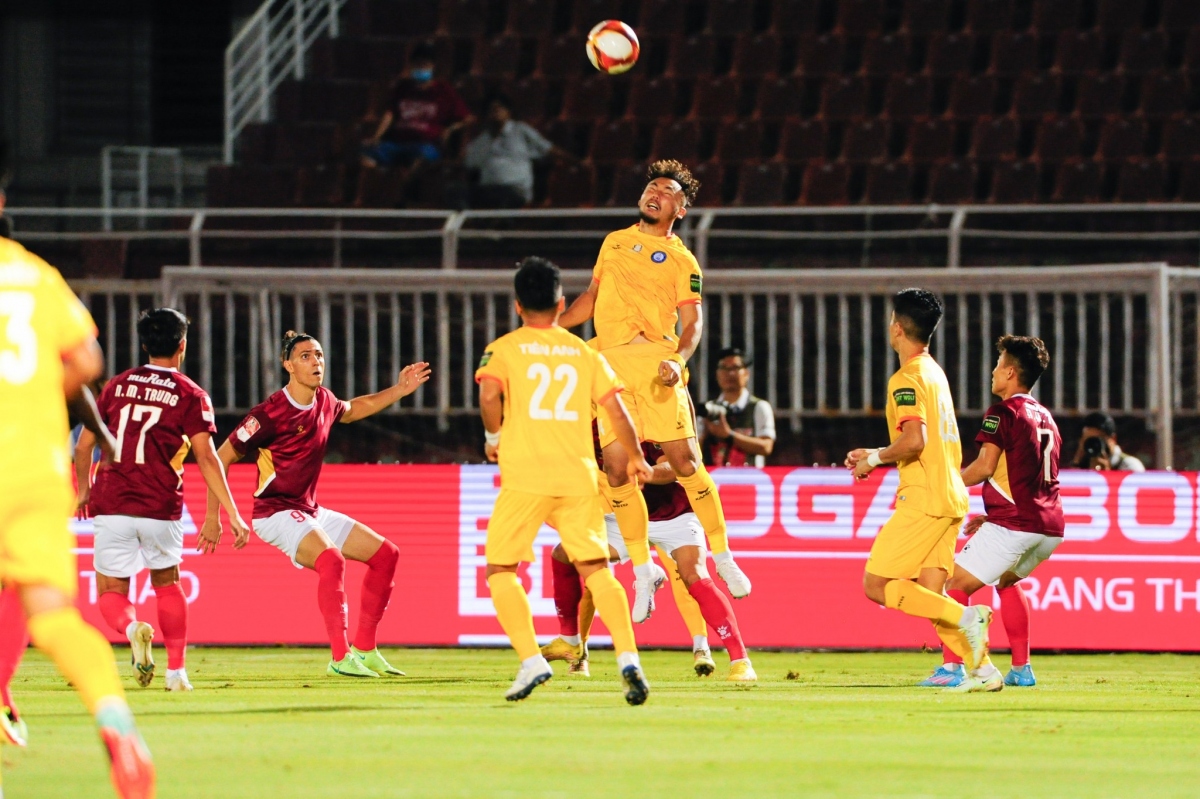 cầu thủ việt kiều khiến clb tp.hcm chìm sâu ở đáy bảng v-league 2023 hình ảnh 1 cau thu viet kieu khien clb tp.hcm chim sau o day bang v-league 2023 hinh anh 1