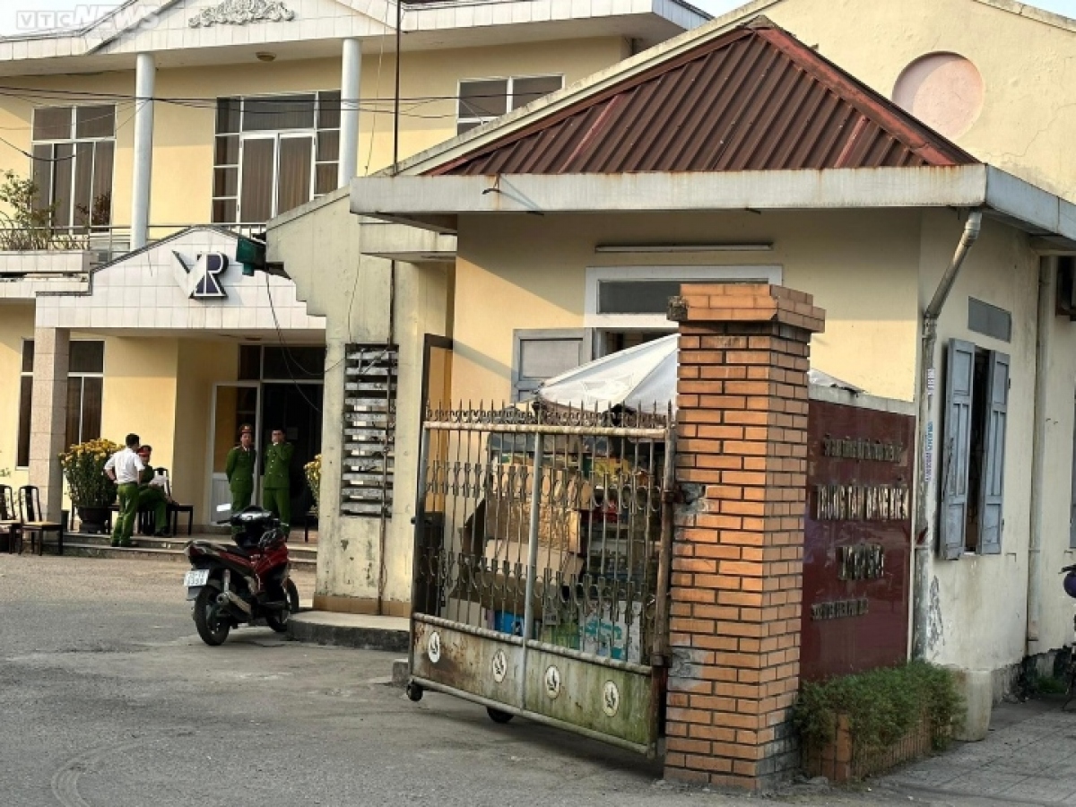 công an khám xét tại trung tâm Đăng kiểm xe cơ giới thừa thiên - huế hình ảnh 1 cong an kham xet tai trung tam Dang kiem xe co gioi thua thien - hue hinh anh 1