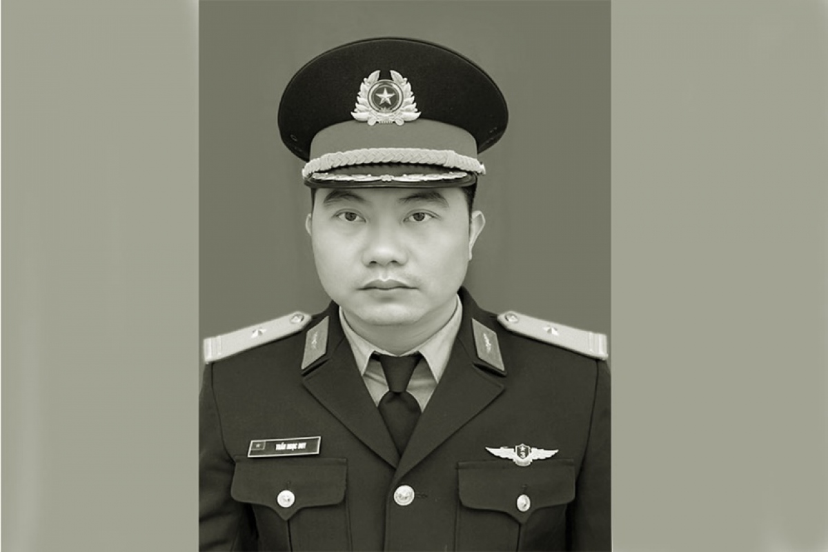 truy tặng huân chương bảo vệ tổ quốc cho thiếu tá phi công trần ngọc duy hình ảnh 1 truy tang huan chuong bao ve to quoc cho thieu ta phi cong tran ngoc duy hinh anh 1
