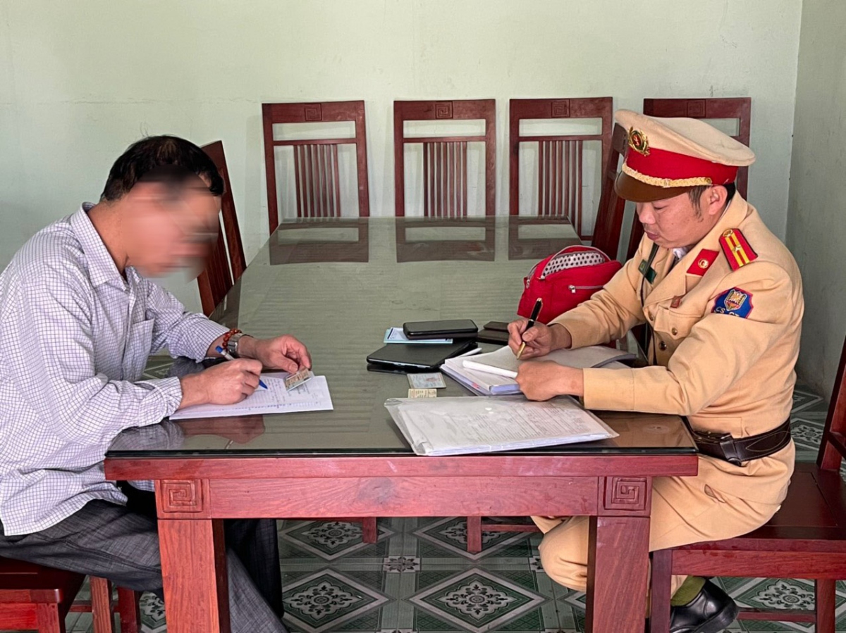 tai xe lieu linh lai o to di nguoc chieu tren cao toc ha noi - thai nguyen hinh anh 2