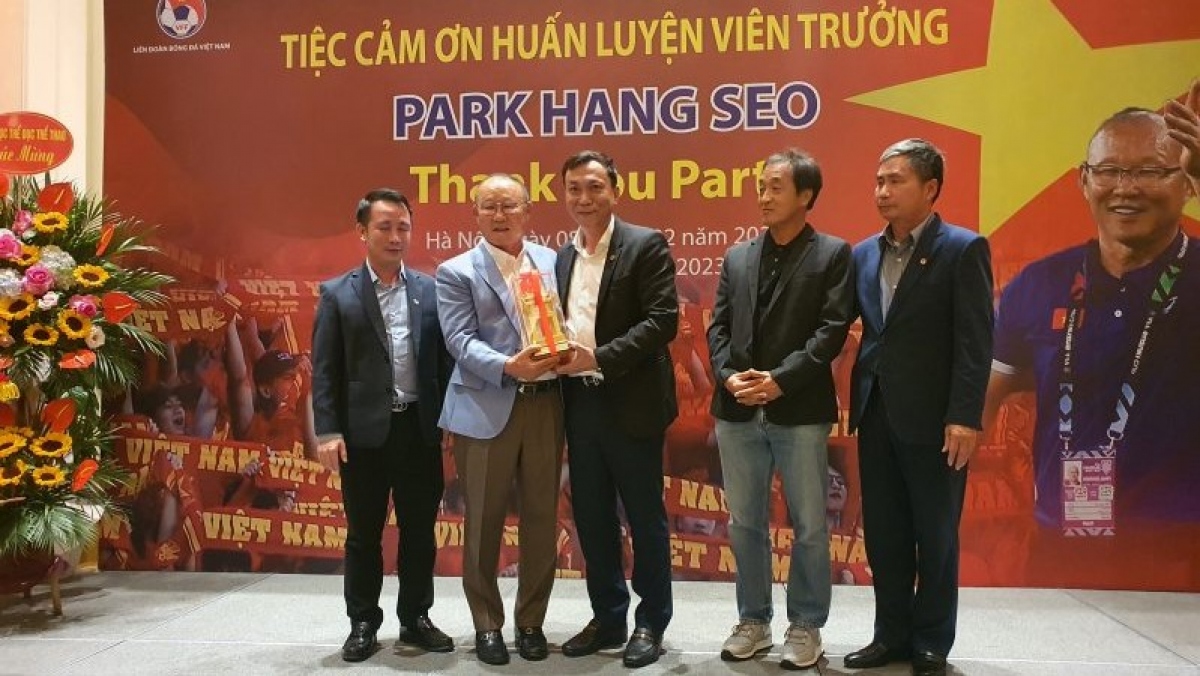 vff to chuc tiec tri an hlv park hang seo hinh anh 8