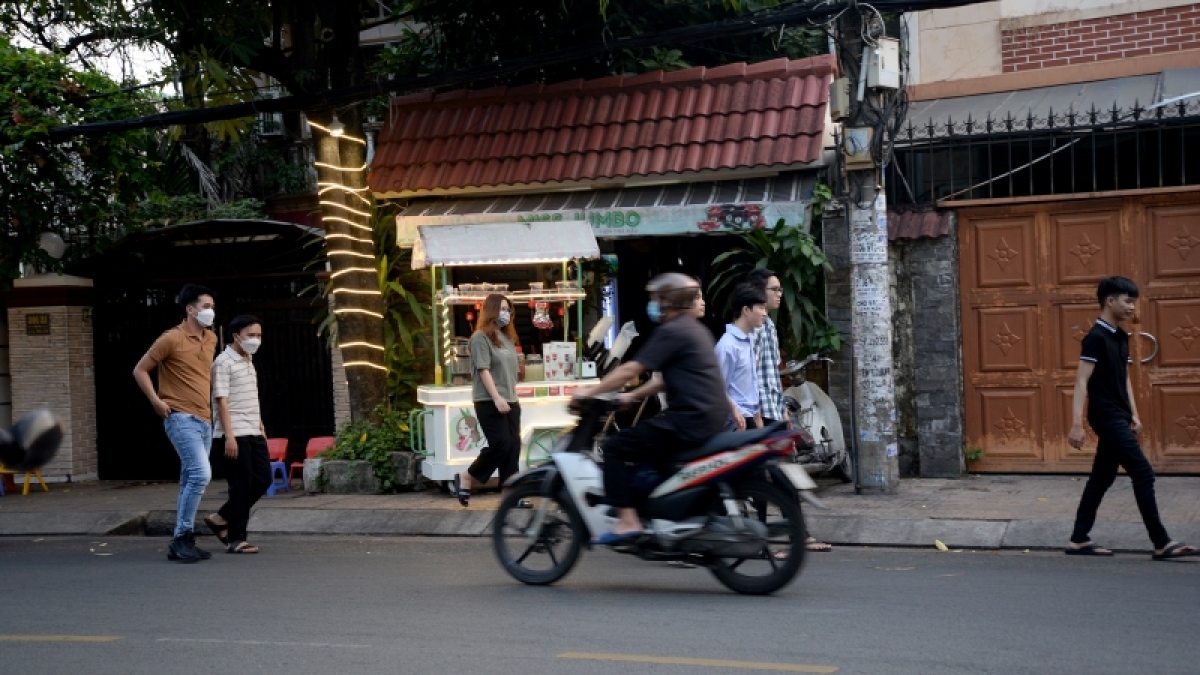 lấn chiếm vỉa hè sau dịch ở tp.hcm như nấm sau mưa hình ảnh 4 lan chiem via he sau dich o tp.hcm nhu nam sau mua hinh anh 4