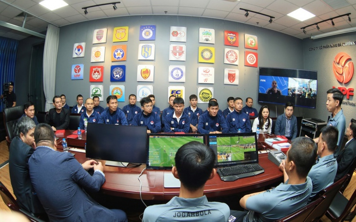 lãnh đạo vpf chốt thời điểm v-league áp dụng công nghệ var hình ảnh 1 lanh dao vpf chot thoi diem v-league ap dung cong nghe var hinh anh 1