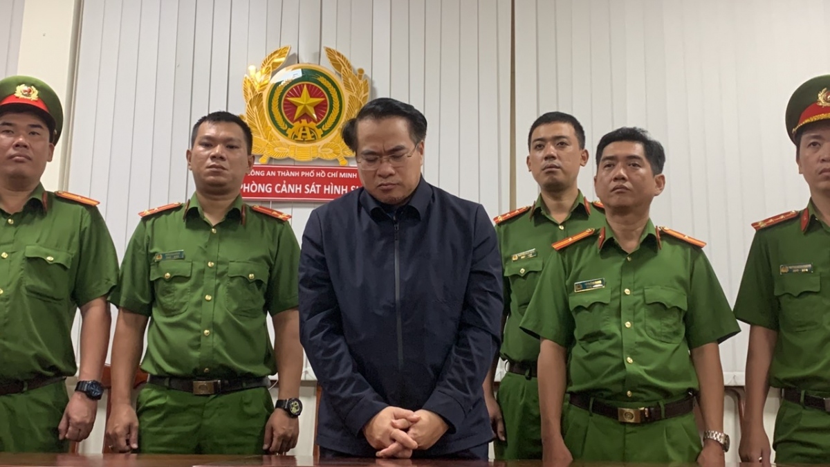 hon 300 nguoi da bi goi ten trong vu be boi dang kiem hinh anh 2