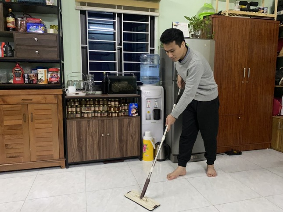 nha do mo hoi, quan ao boc mui, nguoi dan ha noi bo tram trieu dong de doi pho hinh anh 5