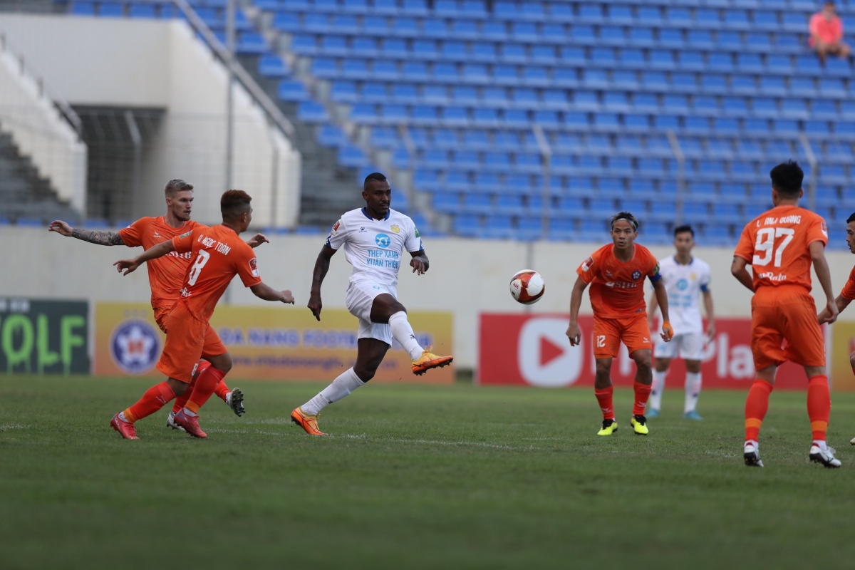 nam Dinh tam thoi vuon len dan dau v-league 2023 hinh anh 4