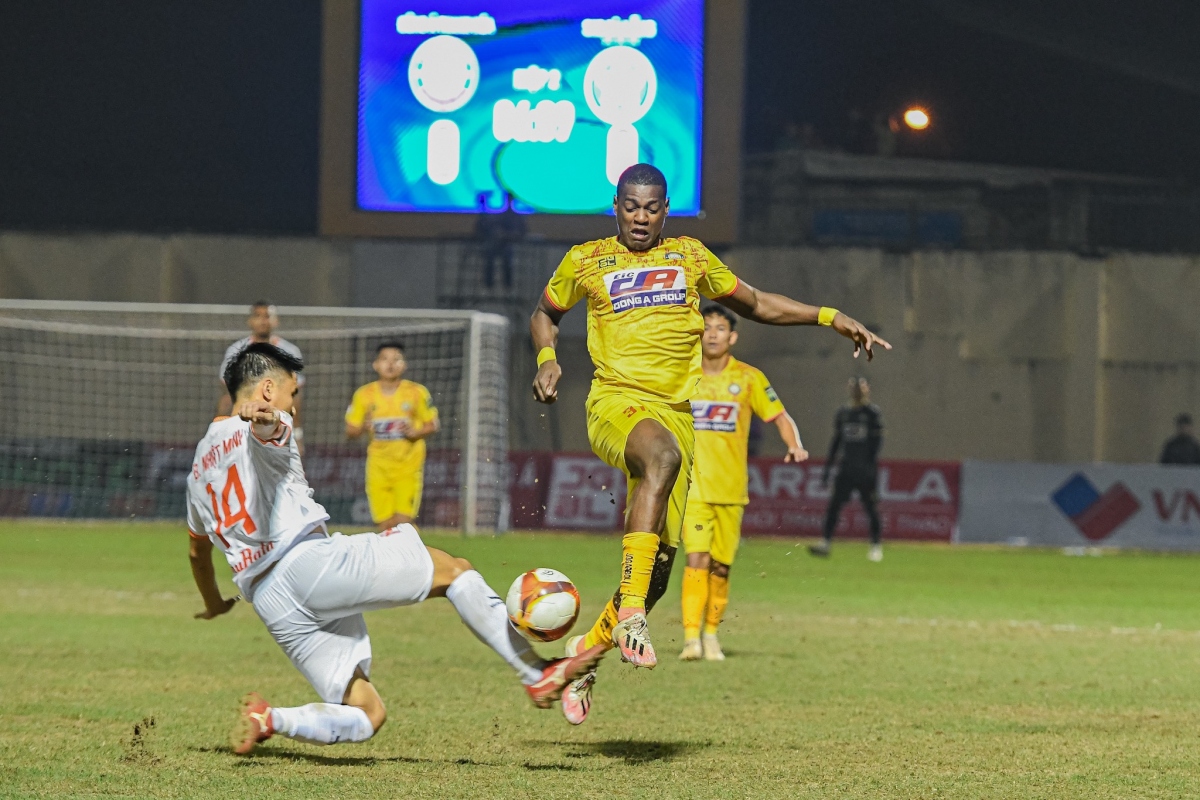 nhan dinh ha noi fc - thanh hoa nong bong cuoc dua top dau hinh anh 2