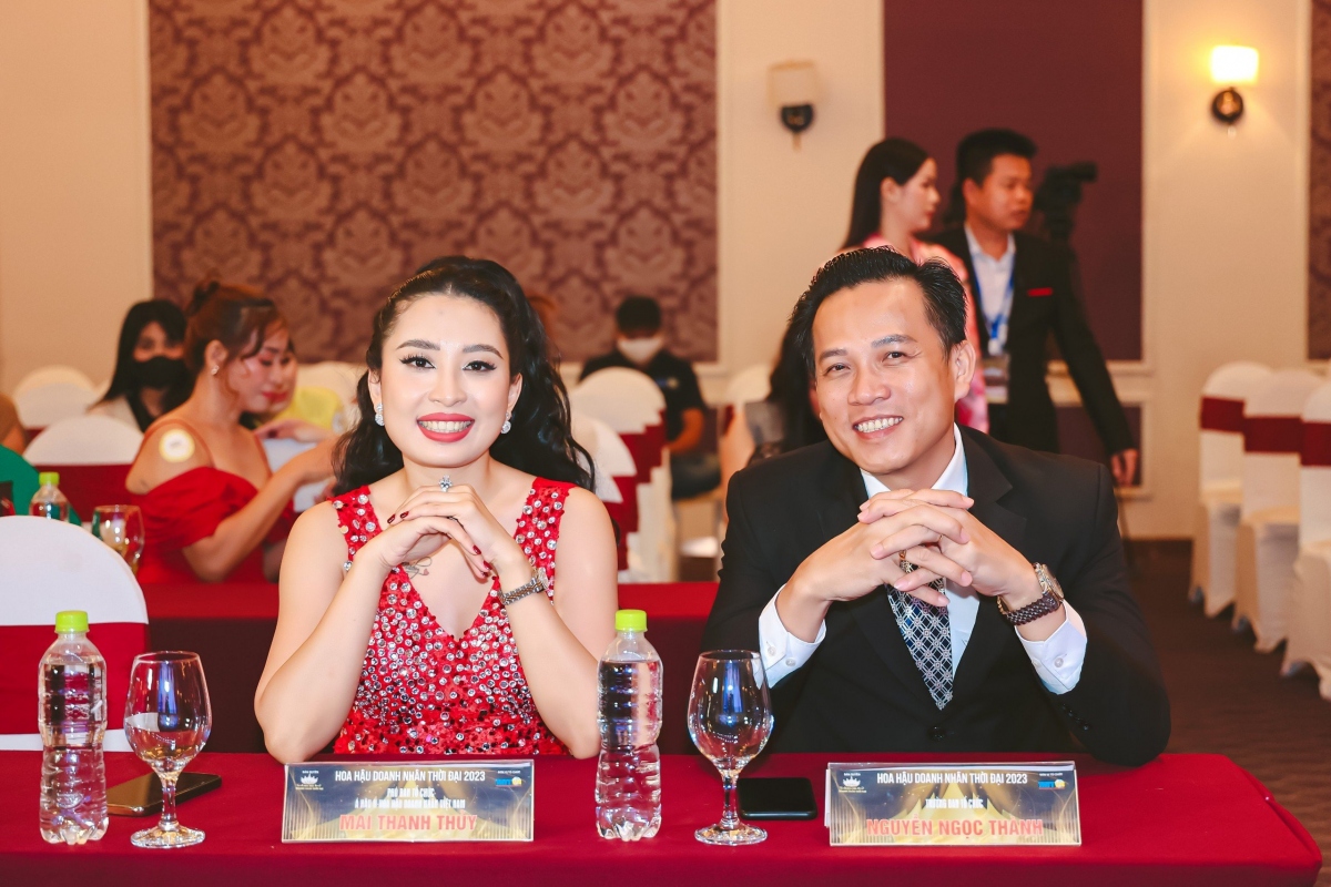 hoa hau ngoc han lam giam khao hoa hau doanh nhan thoi dai 2023 hinh anh 1