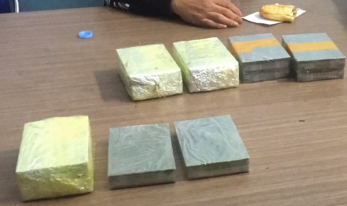 hai phong bat giu 3 doi tuong van chuyen 12 banh heroin hinh anh 2