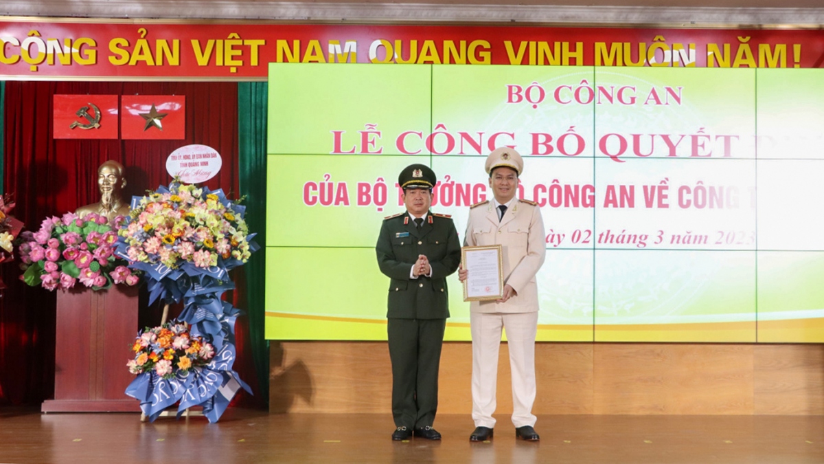 thiếu tướng Đinh văn nơi trao quyết định bổ nhiệm phó giám đốc công an quảng ninh hình ảnh 1 thieu tuong Dinh van noi trao quyet dinh bo nhiem pho giam doc cong an quang ninh hinh anh 1