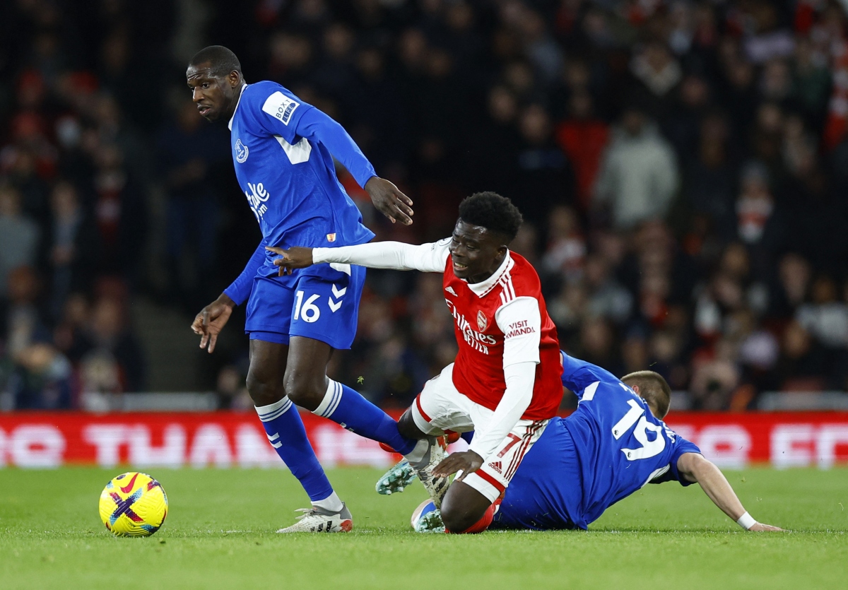 Dai thang everton, arsenal cung co ngoi dau ngoai hang anh hinh anh 4